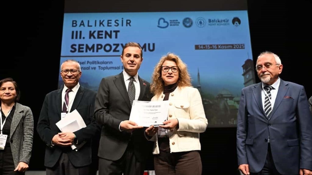 Balıkesir 3. Kent Sempozyumu Başladı: Ahmet Akın'dan Ortak Akıl Çağrısı