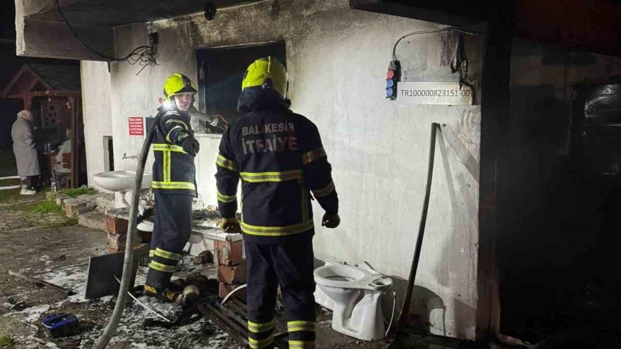 Balıkesir'de Tavuk Çiftliğinde Yangın: Yaklaşık 5 Bin Civciv Telef Oldu