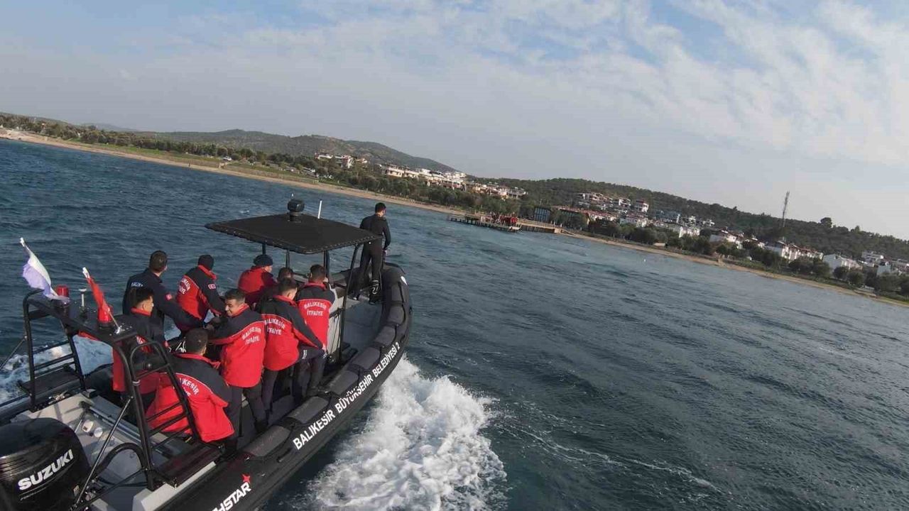 Balıkesir İtfaiyesi Su Altı ve Su Üstü Arama Kurtarma Eğitimlerini Güçlendiriyor