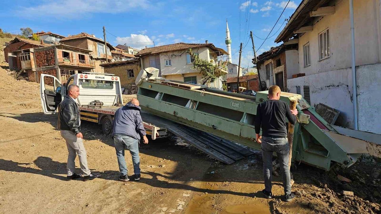 Balıkesir Sındırgı'da Büyükdağdere yıkımın başkenti oldu