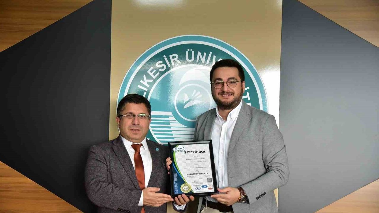Balıkesir Üniversitesi'ne TS EN ISO 9001:2015 Belgesi