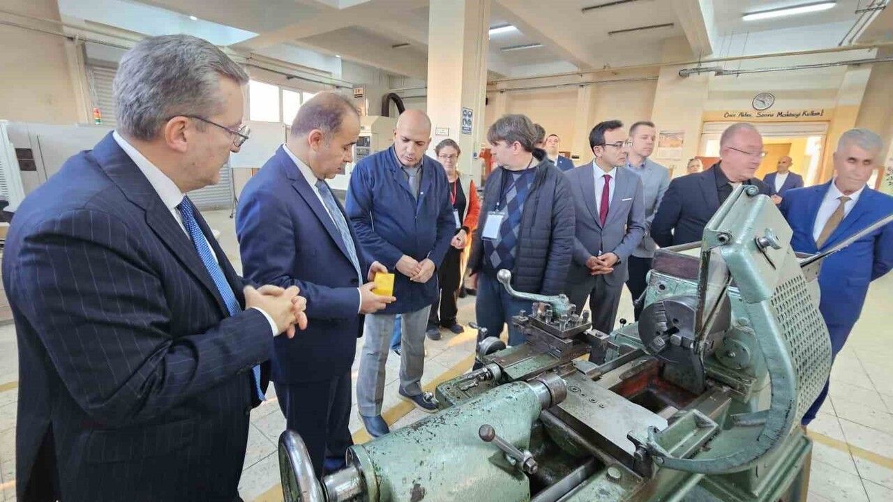 Bandırma'da İstihdam Garantili 611 Saatlik Torna ve CNC Kursu Başladı