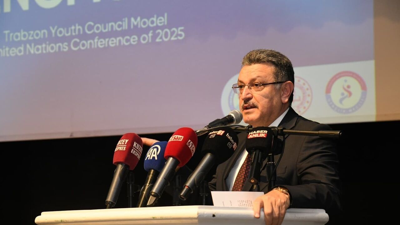 Başkan Ahmet Metin Genç: Yeni Dünya Düzeni Gençlerimiz Sağlayacak