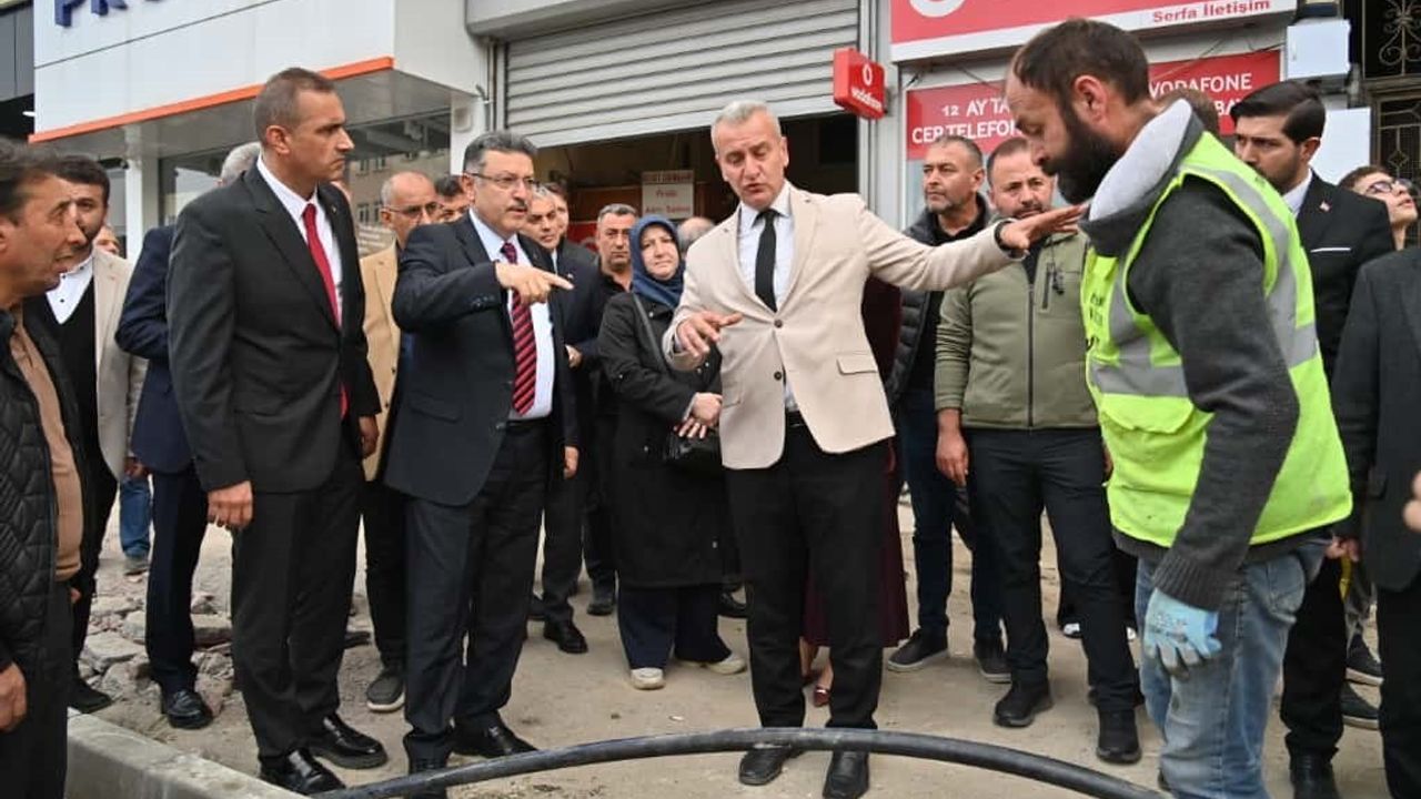 Başkan Ahmet Metin Genç Yomra'da Yol Çalışmalarını İnceledi