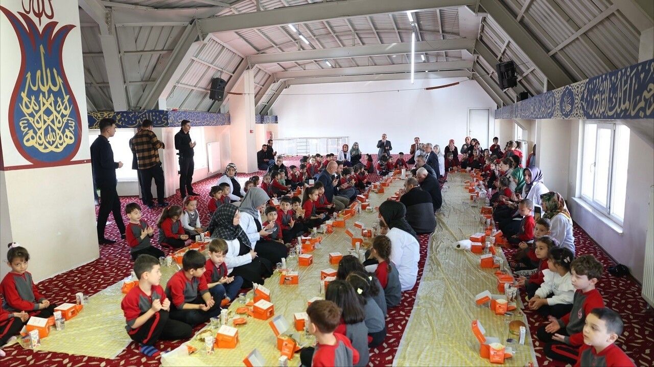 Başkan Çolakbayrakdar: Çocuklarımızın gülüşü, çalışma azmimizdir