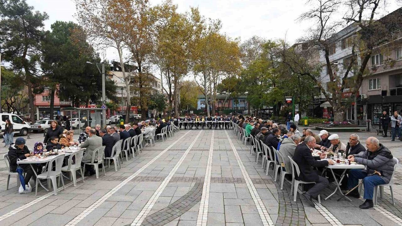 Başkan Erkan Aydın İstiklal Mahallesi’nde Vatandaşlarla Buluştu