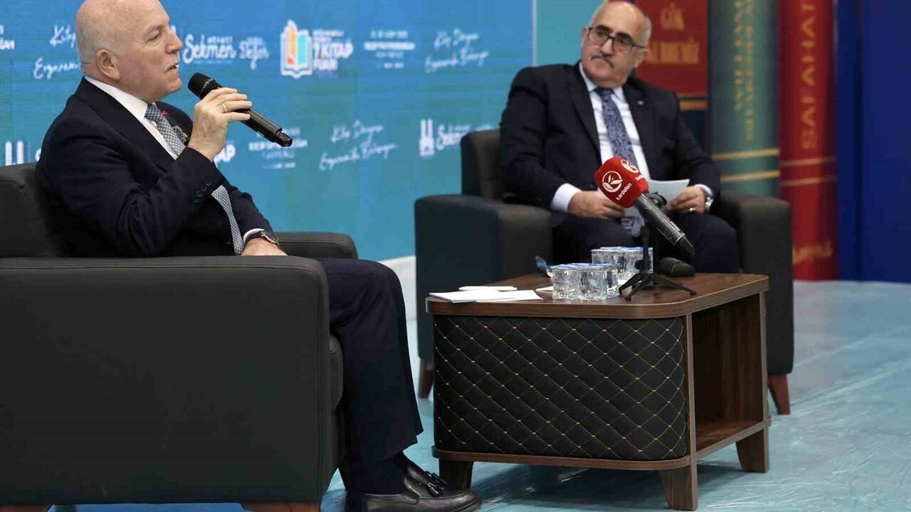 Başkan Mehmet Sekmen, Erzurum 7. Kitap Fuarı'nda Kitapseverlerle Buluştu