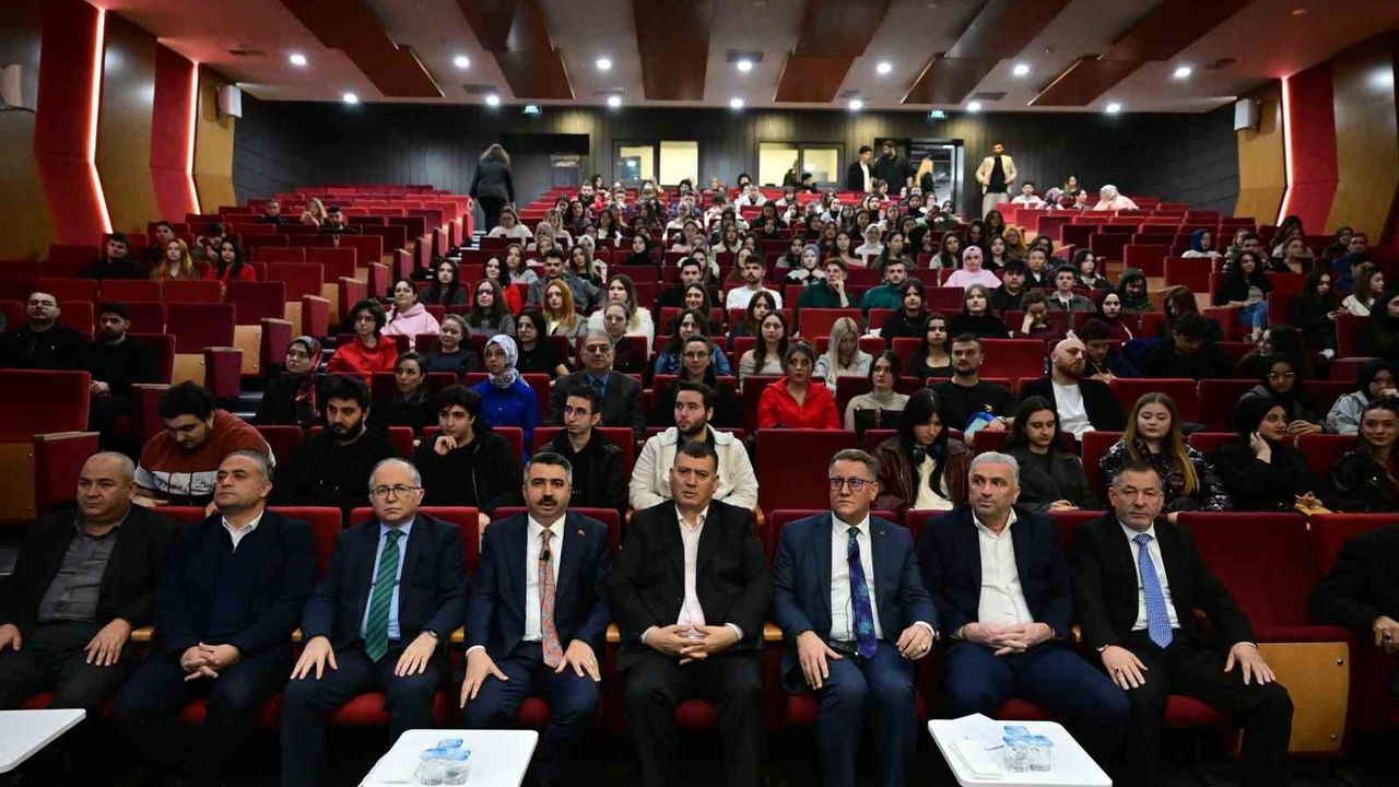 Başkan Oktay Yılmaz Mudanya Üniversitesi'nde Gençlerle Buluştu