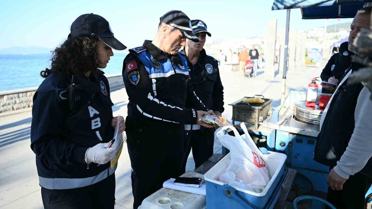 Başkan Ömer Günel: Kuşadası'nda Sokak Lezzetlerine Sıkı Denetim