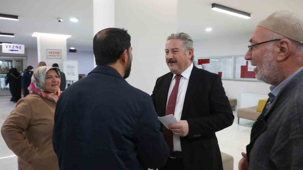 Başkan Palancıoğlu Melikgazi'de 2025 Emlak Vergisi İkinci Taksitini Veznede Ödedi