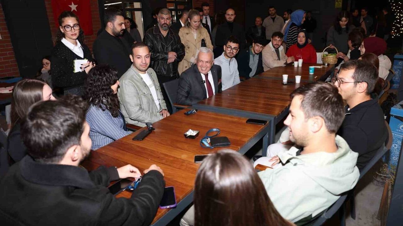 Başkan Şadi Özdemir'den Koza Kütüphane'de Üniversitelilere Vize Morali