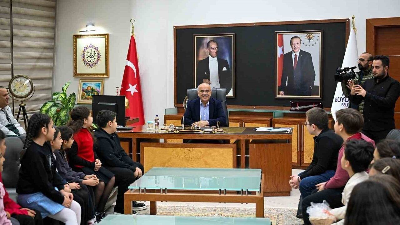 Başkan Sami Er'e 'Küçük Kalplerden Büyük Ezgiler' Konseri Sonrası Anlamlı Ziyaret