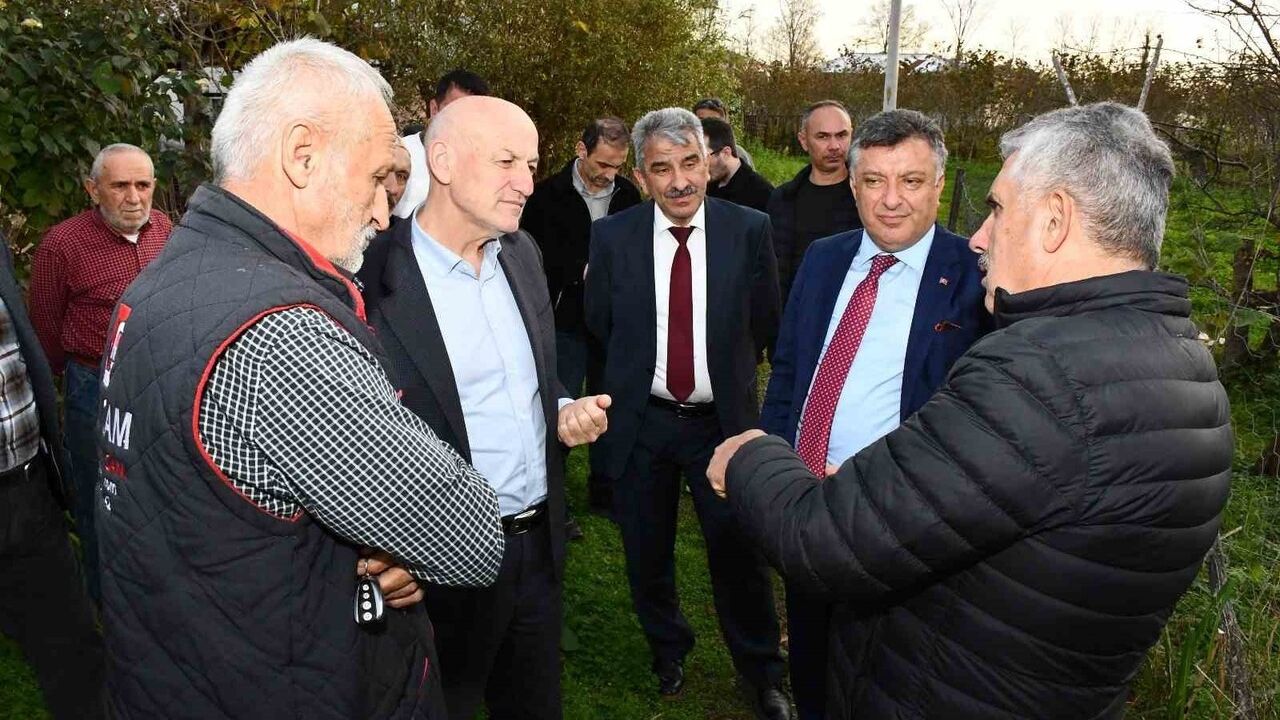 Başkan Şenol Kul: "Günün sonunda yaptıklarımızla kantara çıkacağız" — Terme'de Beton Yol Çalışmaları
