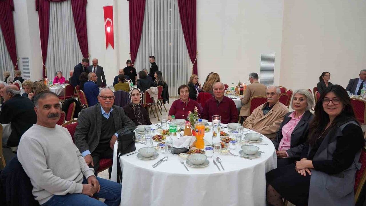 Başkan Subaşı’dan Bilecik’te Vefa Buluşması: Emekli ve Görevli Öğretmenlerle Anlamlı Gece