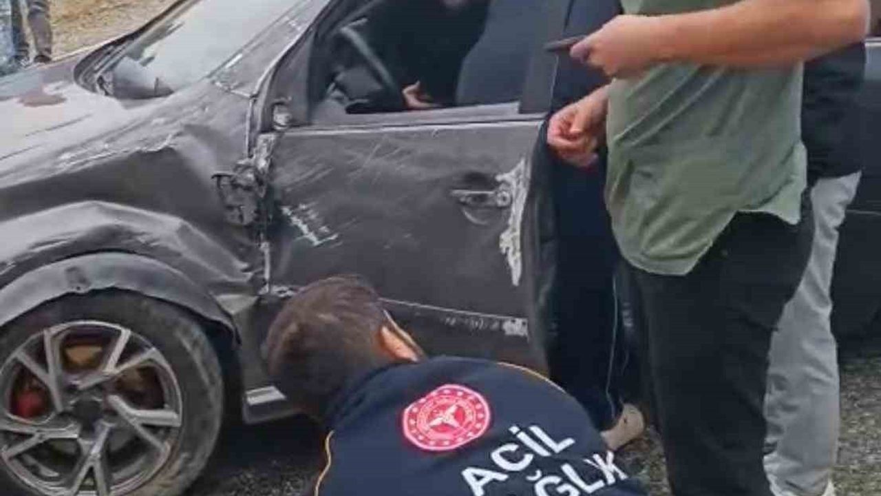 Batman'da Trafik Kazası: Sürücü Bariyerlere Çarpıp Araçta Sıkıştı