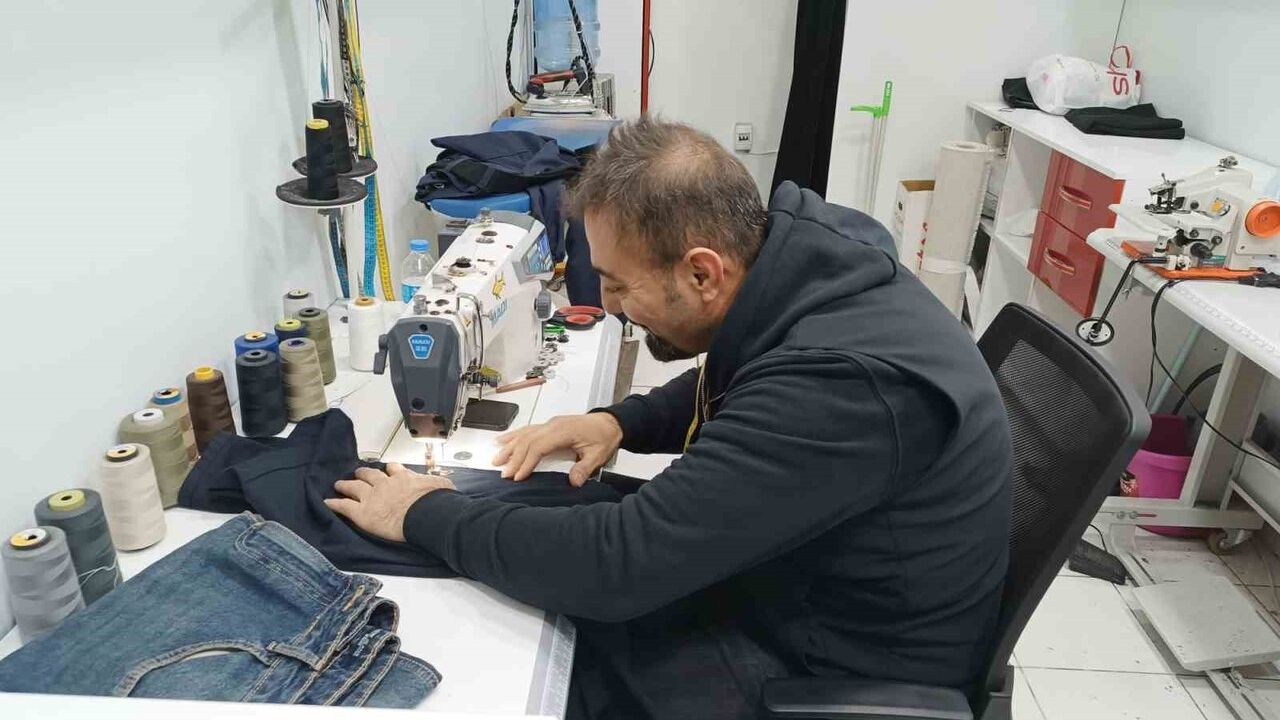 Batmanlı Terziden Örnek Davranış: Okul Kıyafetlerini Ücretsiz Onarıyor