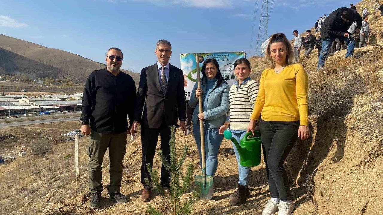 Bayburt Anadolu İmam Hatip Lisesi 50’nci Yıl Hatıra Ormanı Oluşturdu