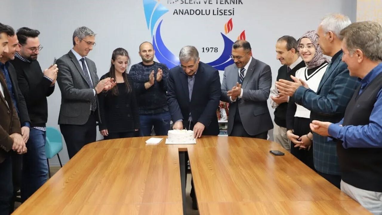 Bayburt'ta Ahi Evran MTAL Müdürü Hüseyin Çalışkan'a Veda Programı