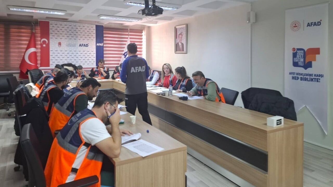 Bayburt'ta AKUB Üyelerine AFAD Gönüllüsü Eğitimi Tamamlandı