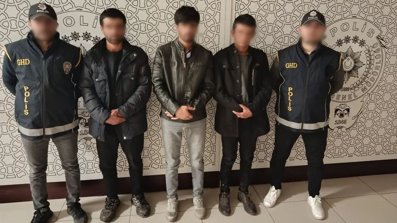 Bayburt'ta Göçmen Kaçakçılığı Operasyonu: 2 Şüpheli Yakalandı