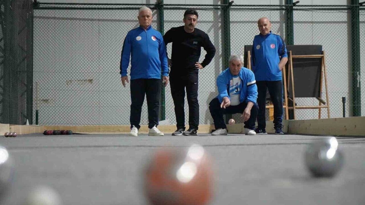 Bayburt'ta Huzur Bocce Ligi Finali: Erzincan 4 Puan Farkla Galip