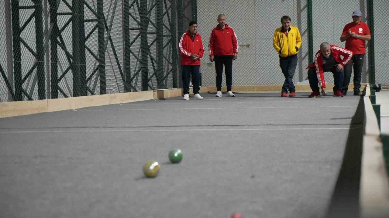 Bayburt'ta Huzurevi Sakinleri Bocce Ligi'nde Hünerlerini Sergiledi