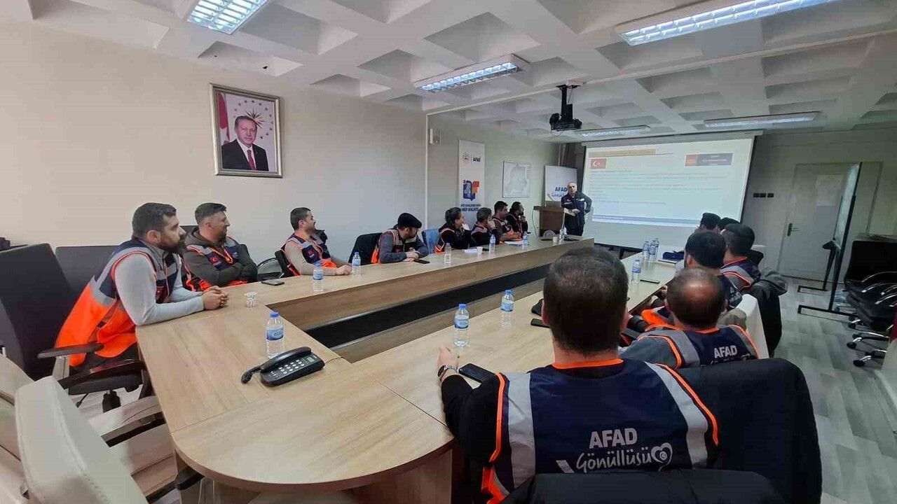 Bayburt'ta MEB AKUB Ekiplerine 'Destek AFAD Gönüllüsü' Eğitimi Başladı