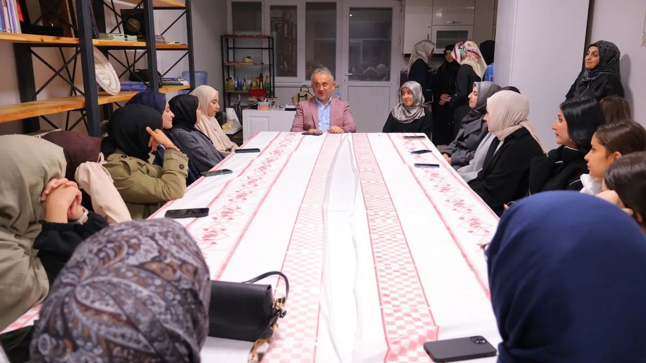 Bayburt'ta Üniversite Öğrencilerine Gençliğin Önemi Anlatıldı