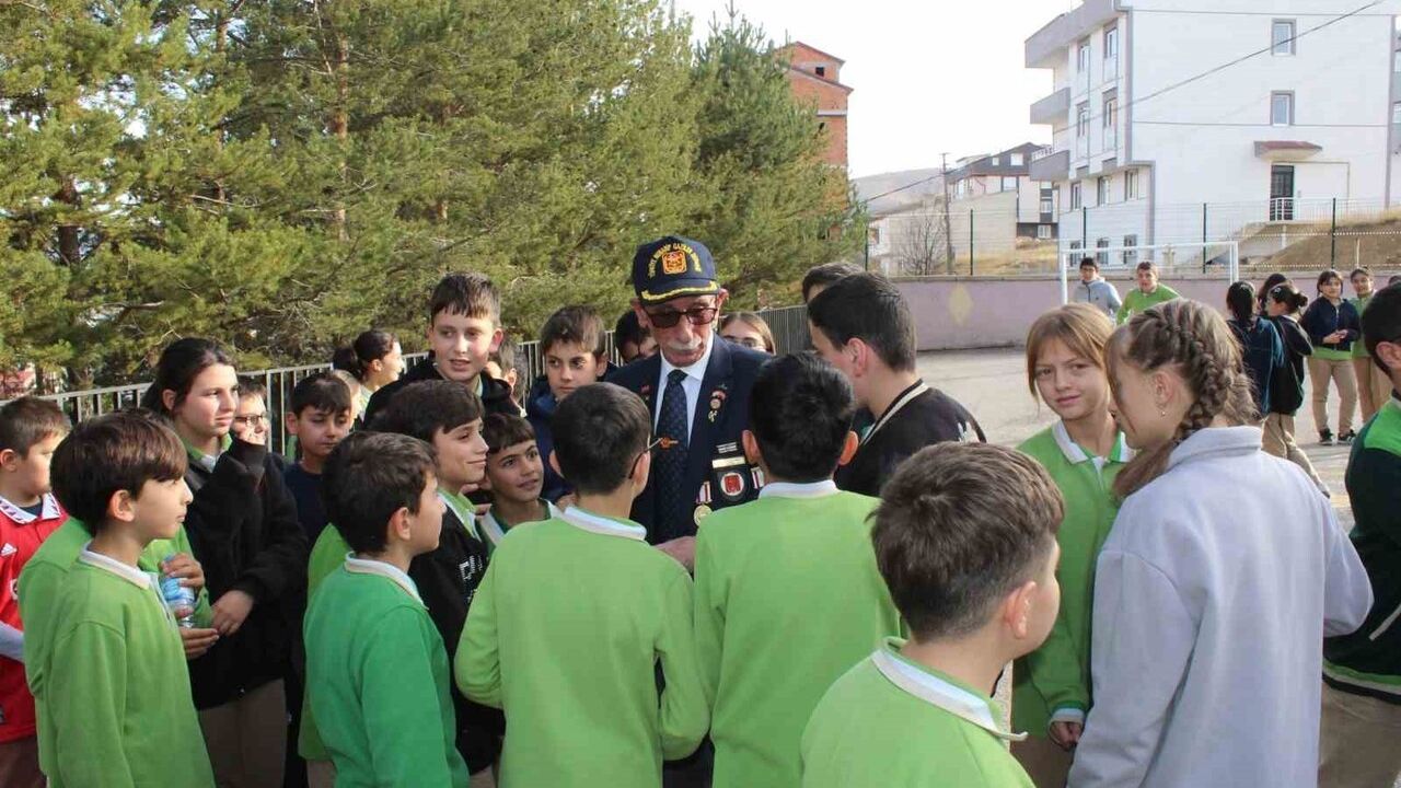 Bayburt'ta 'Vatan ve Kahraman Buluşmaları' Kıbrıs Gazisi ile Devam Etti