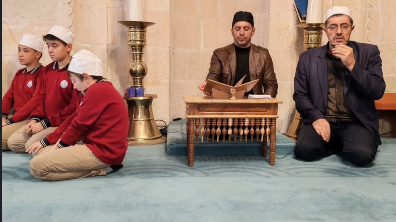 Bayburt Ulu Camii'nde Mevlit: 24 Kasım'da Vefat Eden Öğretmenler İçin Hatim Duası