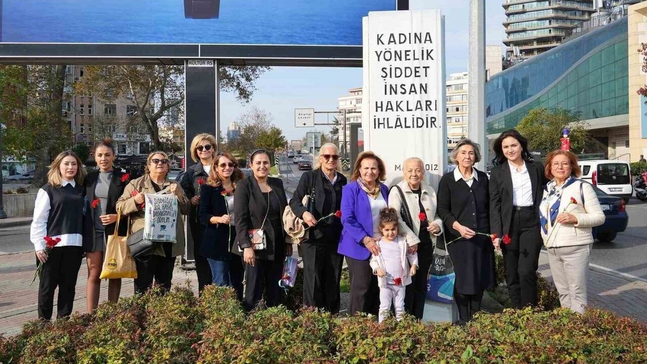 Beşiktaş'ta Dünden Bugüne Kadına Yönelik Şiddetle Mücadele Paneli