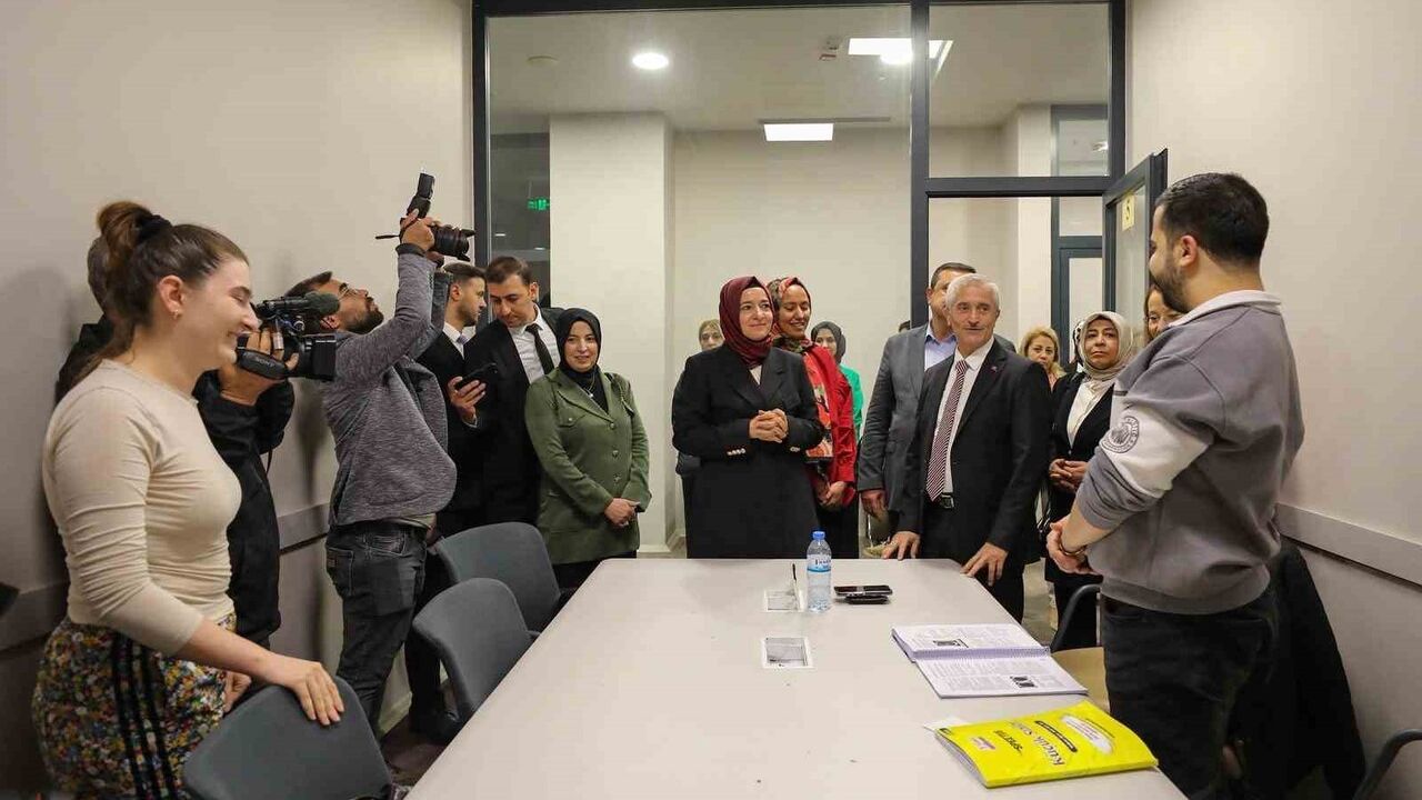 Betül Sayan Kaya: Şahinbey Belediyesi yatırımlarını övdü