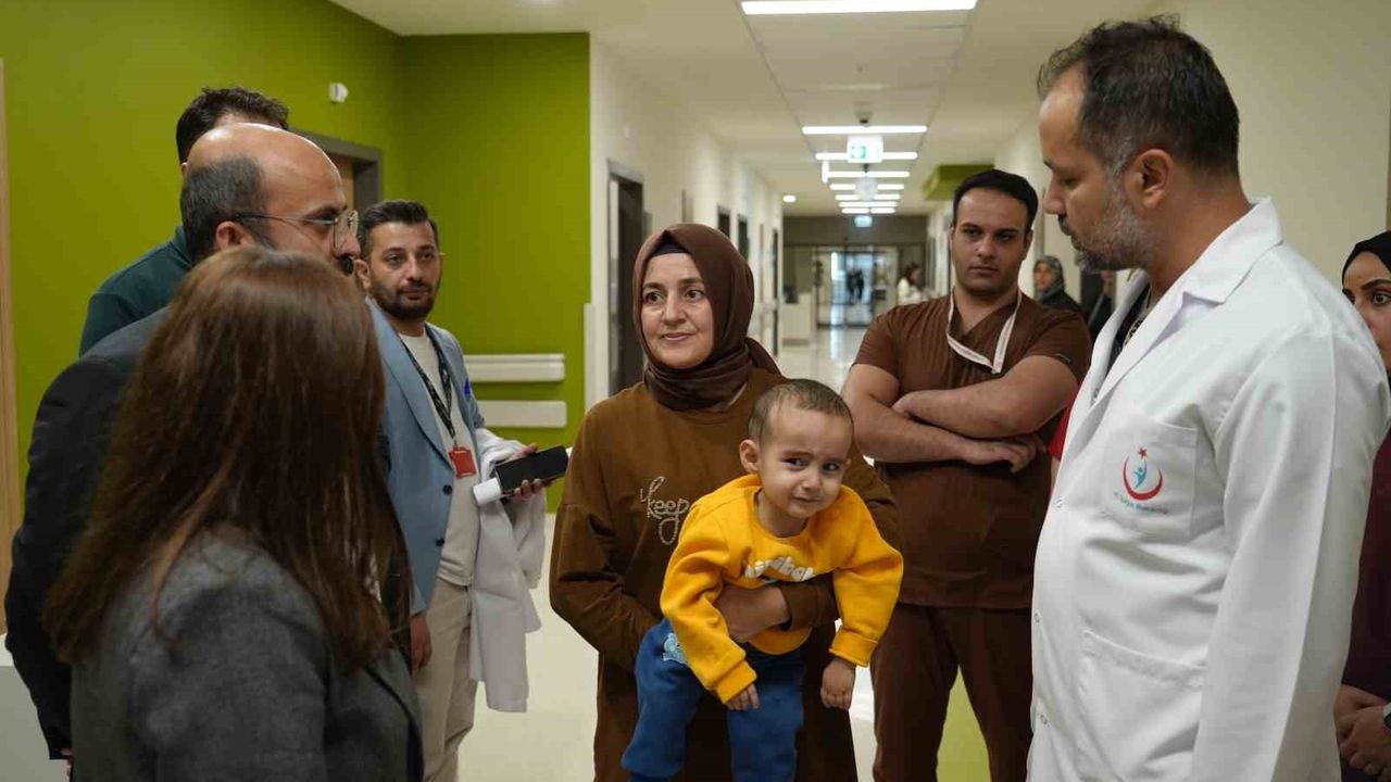 Beyin Sapı İmplantıyla 14 Aylık Hamza İlk Kez Duymaya Başladı