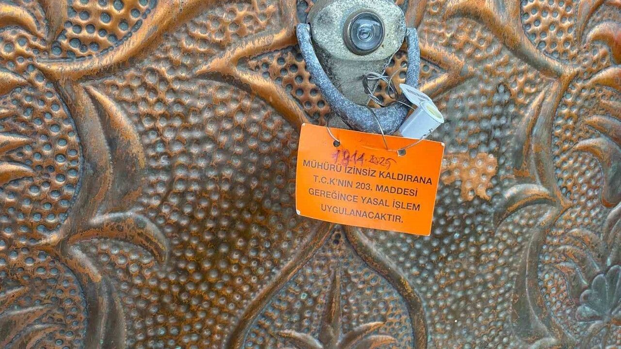 Beykoz'da Çatlak Tespit edilen 2 Bina Mühürlendi, 3 Aile Tahliye Edildi