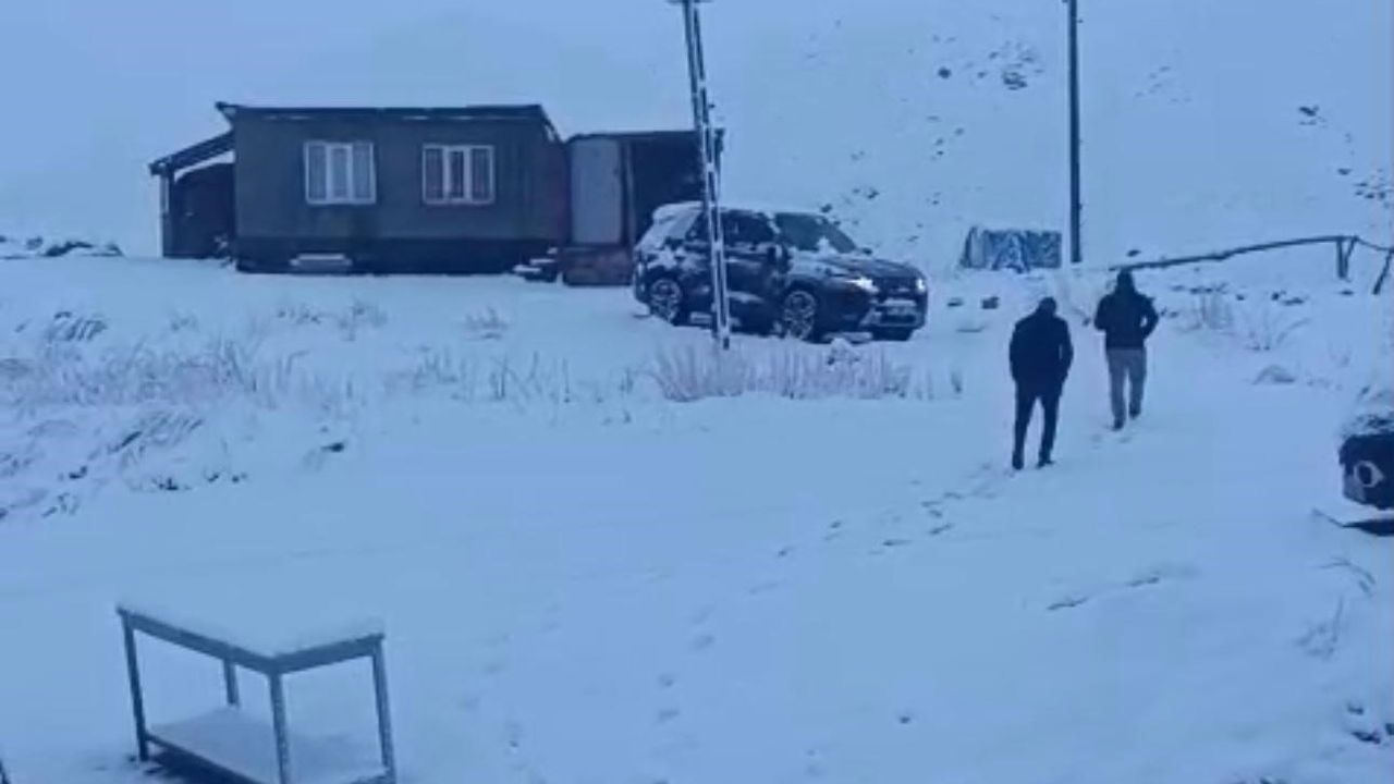 Beytüşşebap'ta Yoğun Kar: Köyler Beyaza Büründü