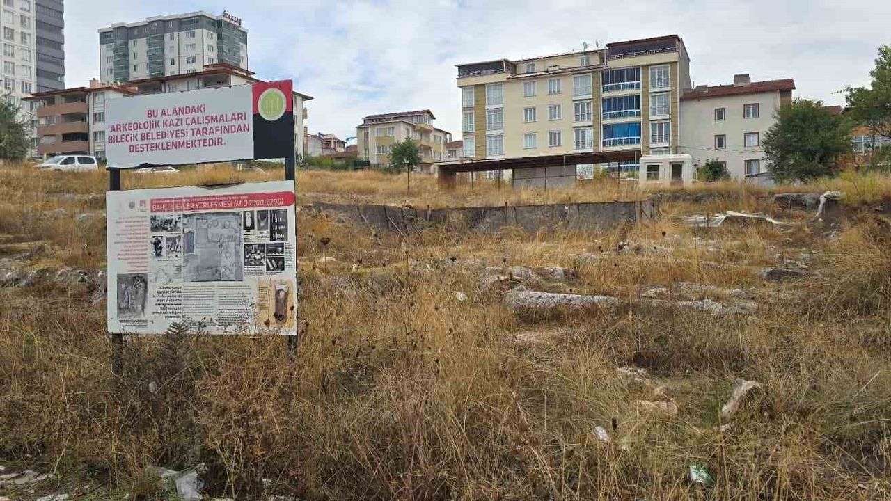 Bilecik'te 9 Bin Yıllık Yerleşim Otlarla Kaplandı: Açık Hava Müzesi Talebi