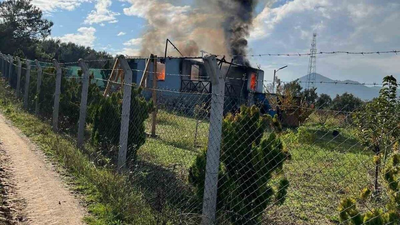 Bilecik'te bağ evinde yangın: Ev kullanılamaz hale geldi