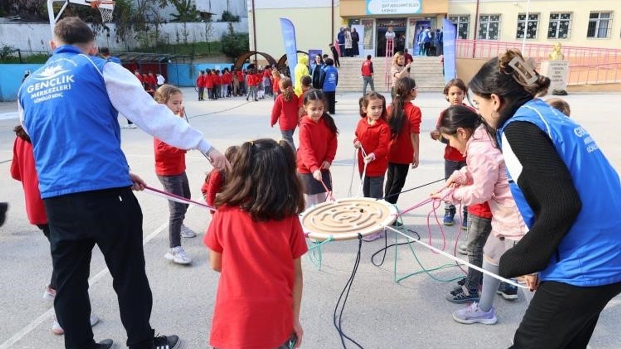 Bilecik’te Genç Gönüllüler Kütüphanesi ve Minikler Akademisi Açıldı