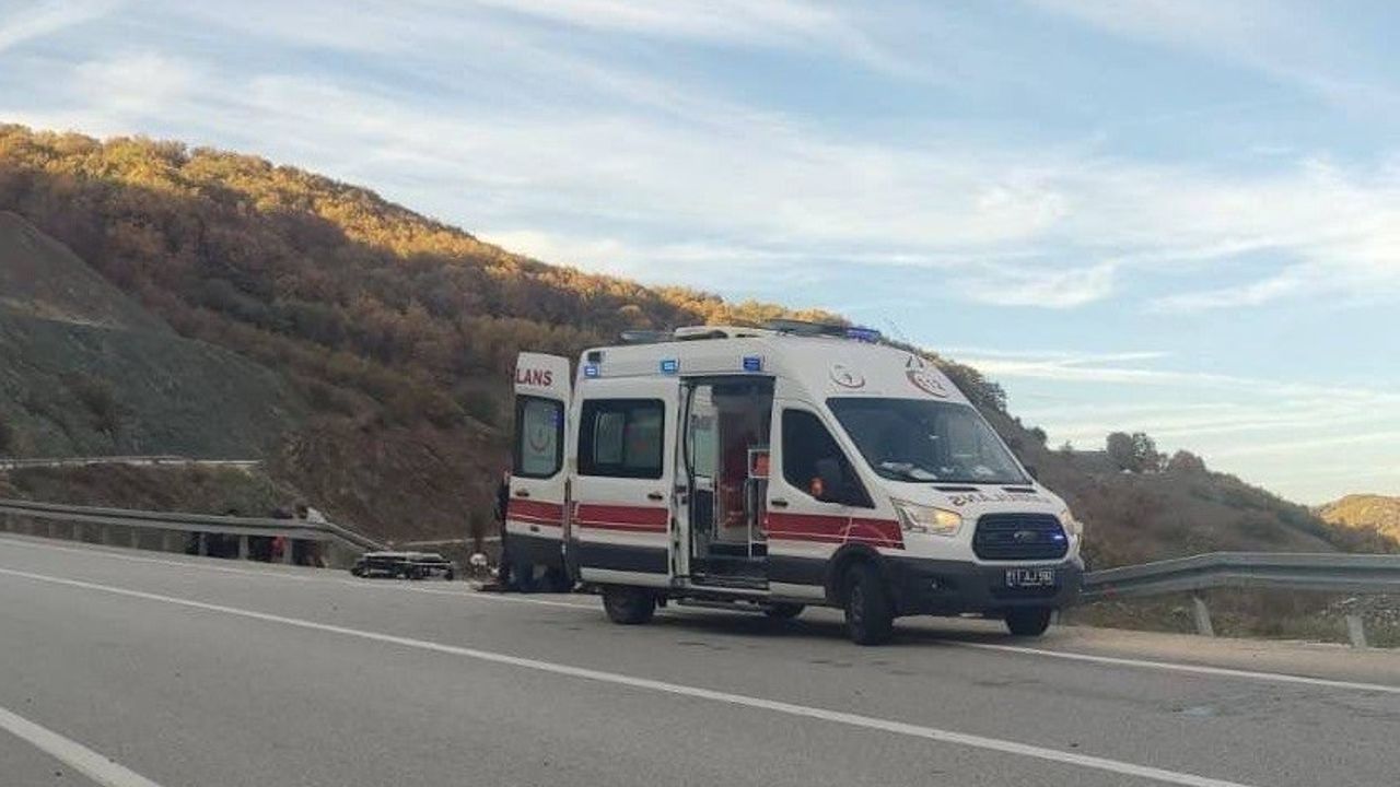 Bilecik’te kamyonet elektrik direğine çarptı: sürücü hafif yaralandı