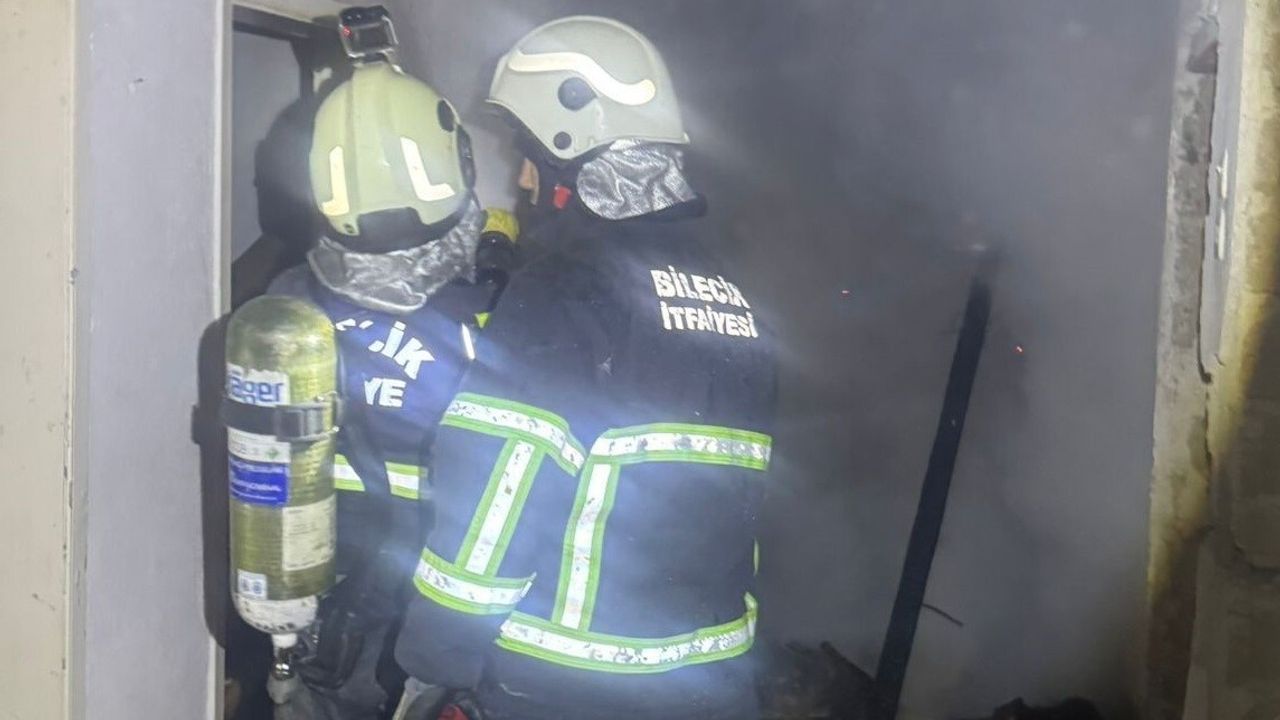 Bilecik'te Metruk Bina Yangını Hızla Söndürüldü