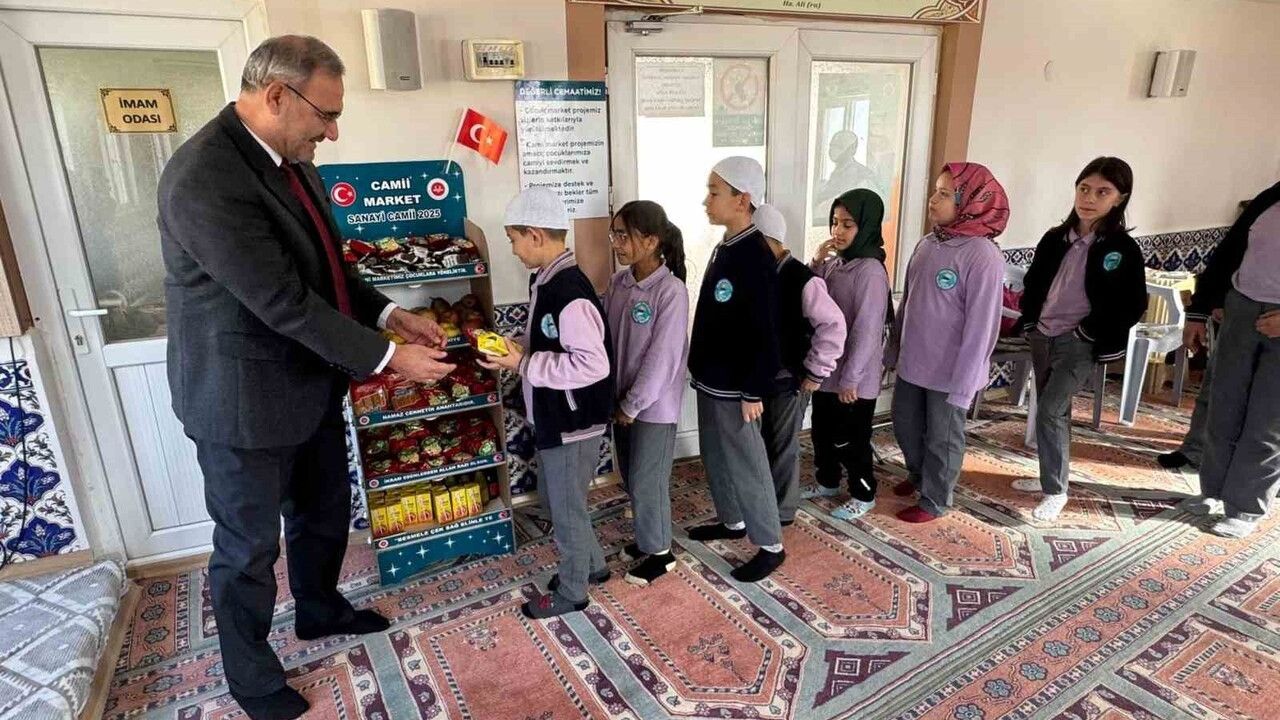 Bilecik'te Minik Öğrenciler "Cami Market Projesi"ni Ziyaret Etti