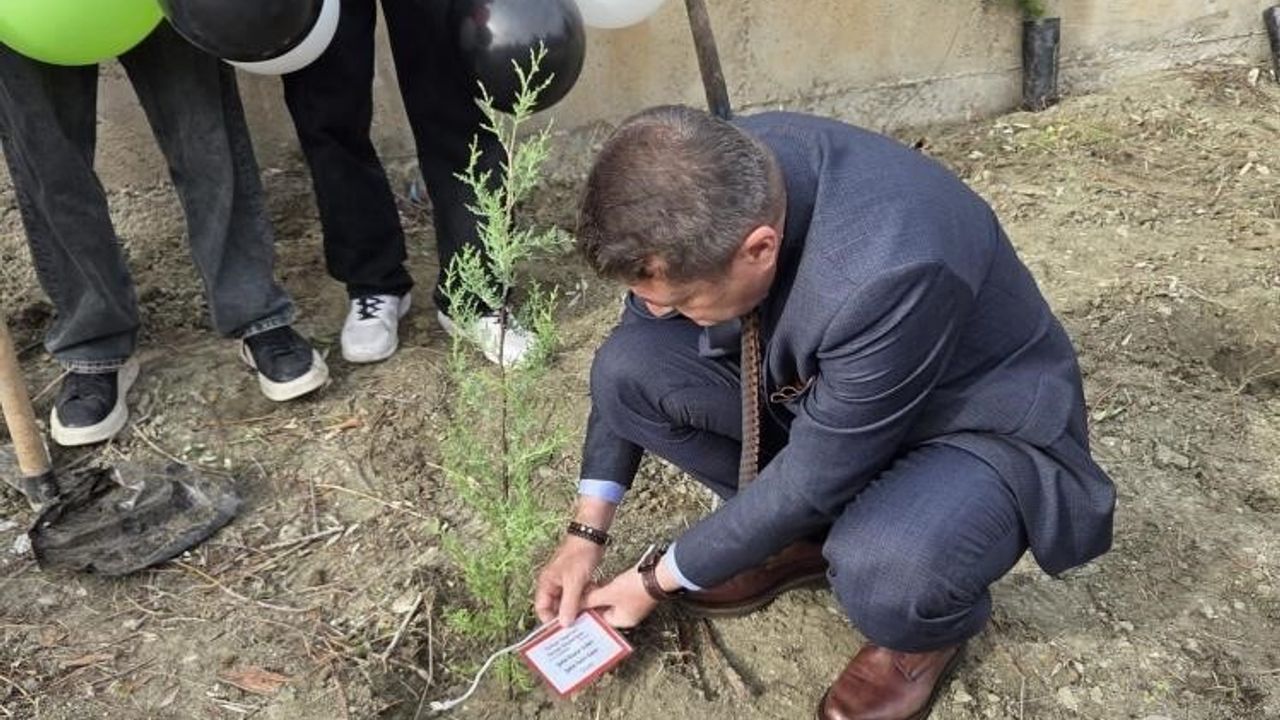 Bilecik’te Öğrenciler Fidan Dikerek Çevre ve Kardeşlik Bilinci Aşılandı