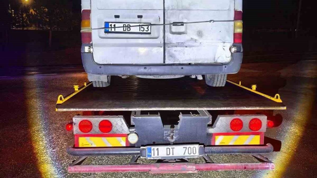 Bilecik’te Yakalamalı Minibüs Jandarma Denetiminde Otoparka Çekildi