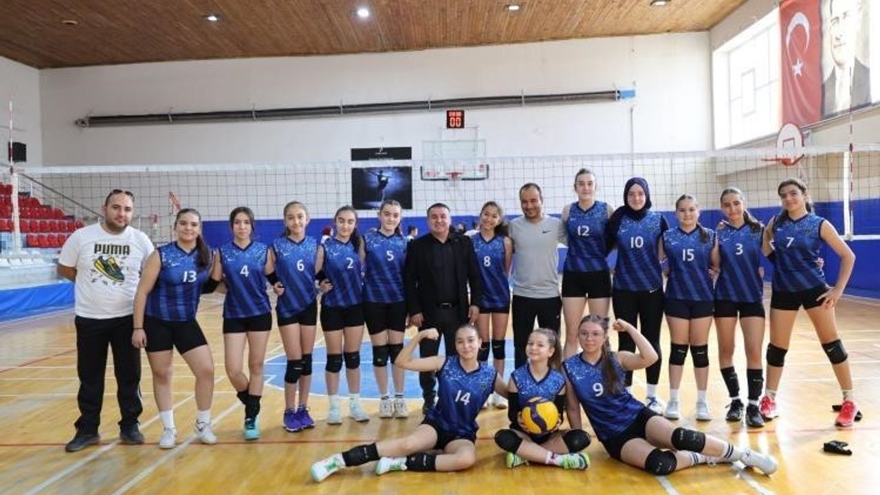 Bilecik'te Yıldız Kızlar Voleybol: Spor ve Eğitim El Ele