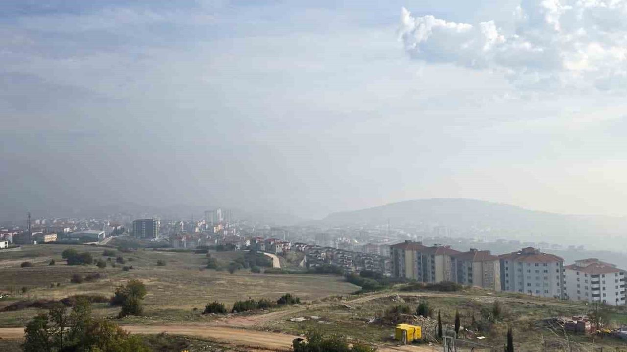 Bilecik'te Yoğun Sis Sabahı: Şehir Beyaz Örtüyle Kaplandı
