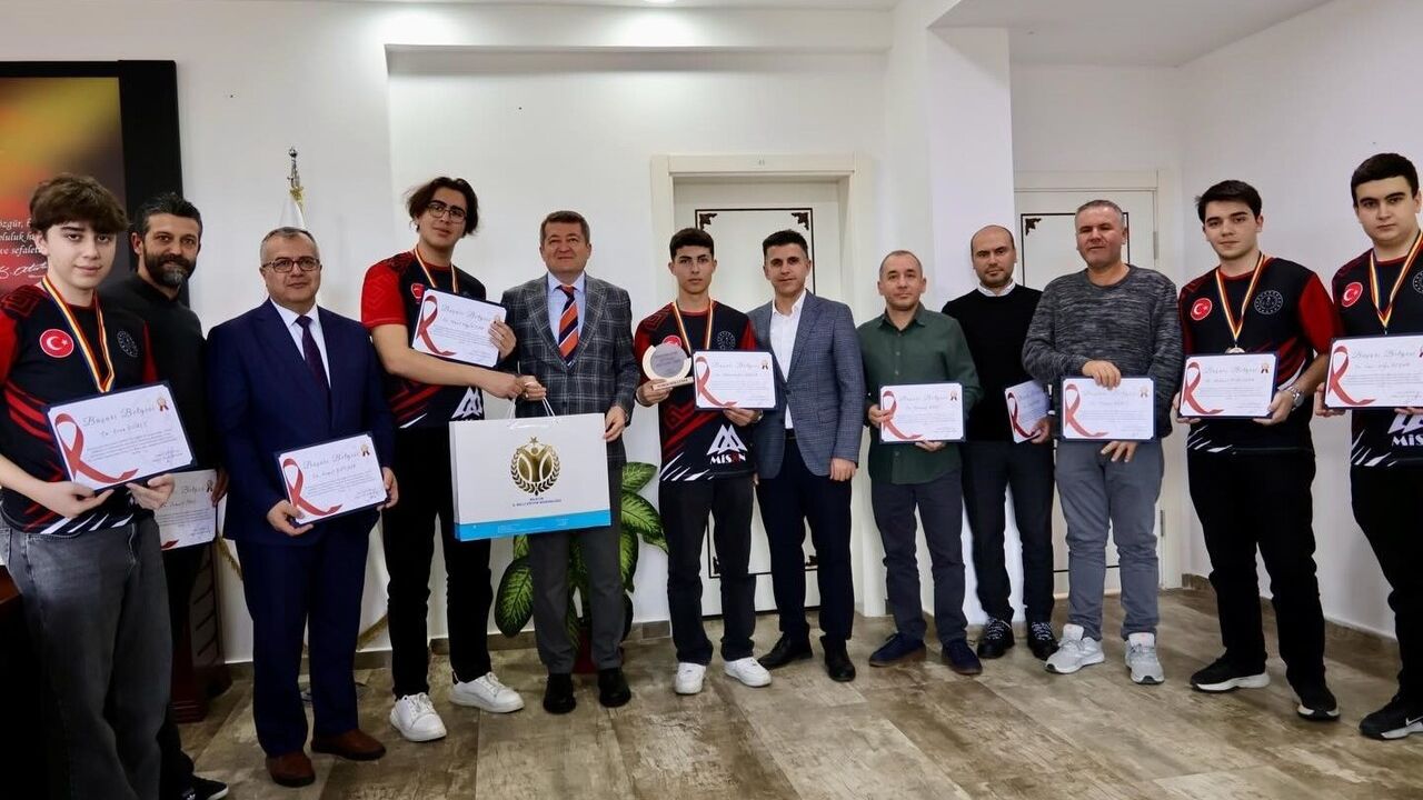 Bilecik'ten Dünya Üçüncülüğü: ROBOCHALLENGE-25 Başarısı