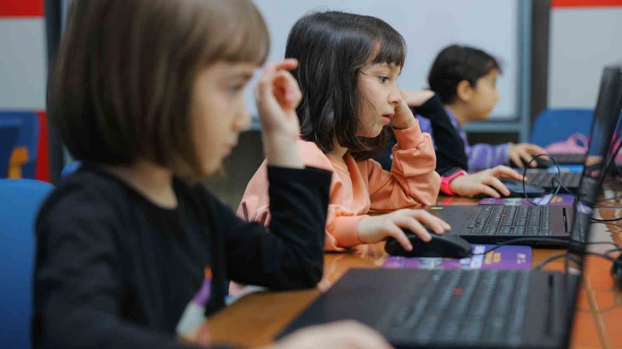 Bilim Samsun ve Keşif Kampüsü'nde Ara Tatilde Bilim Şöleni