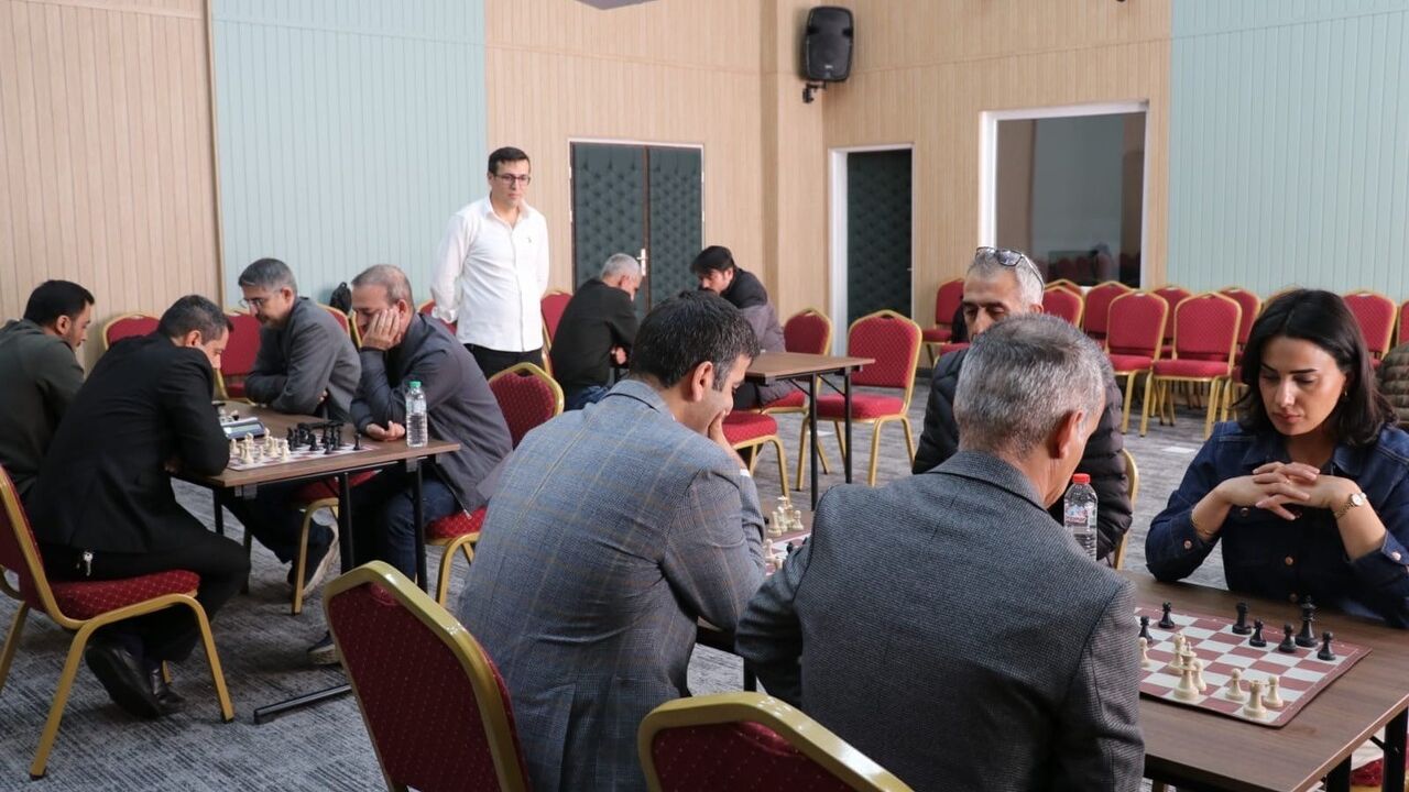 Bingöl'de 24 Kasım Öğretmenler Günü Satranç Turnuvası Sona Erdi