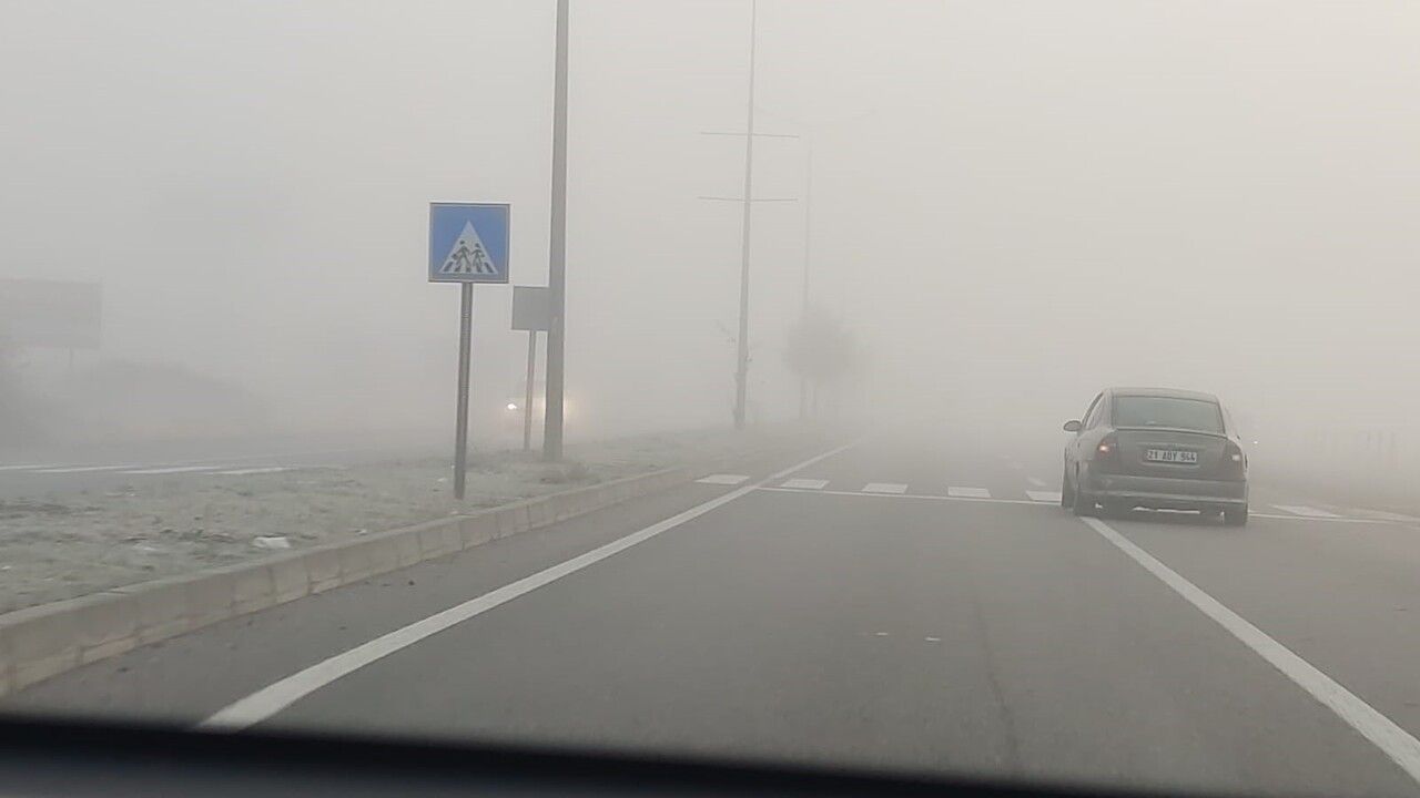 Bingöl'de Yoğun Sis: Görüş Mesafesi 10 Metreye Düştü