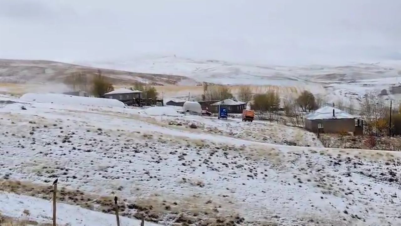Bitlis'te Mevsimin İlk Karı: Ahlat'ın Köyleri Beyaza Büründü